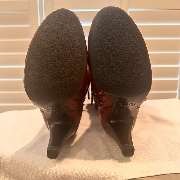 Medium brown boots - Picture 12 of 16